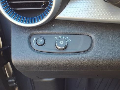 Used 2025 Chevrolet Trax LS image 22