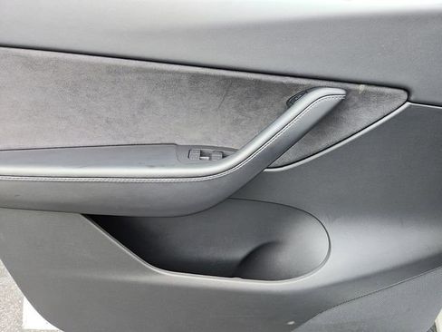 Used 2021 Tesla Model Y Long Range image 12