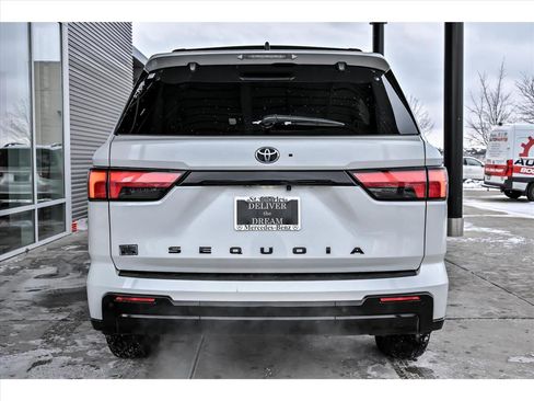Used 2023 Toyota Sequoia Platinum image 7
