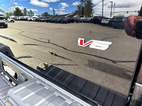Used 2022 Chevrolet Colorado Z71 AWD/4WD image 10