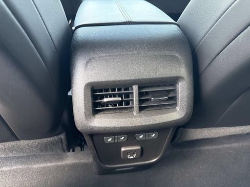 Used 2021 Chevrolet Equinox Premier FWD image 15
