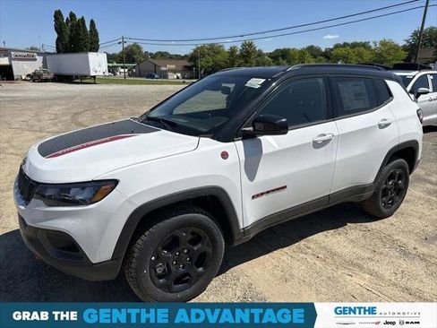 Used 2023 Jeep Compass Trailhawk w/ Trailhawk Convenience Group image 1