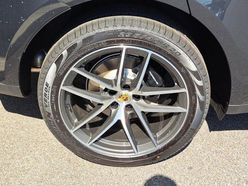 Used 2025 Porsche Macan image 12