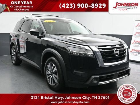 Used 2023 Nissan Pathfinder SL image 1