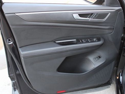 Used 2025 Volkswagen Atlas Cross Sport SE image 20