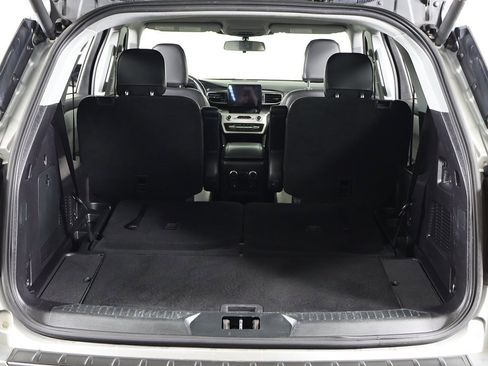 Used 2021 Ford Explorer XLT w/ Equipment Group 202A image 19