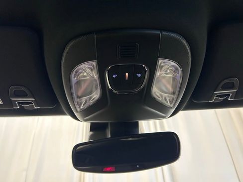 Used 2024 Jeep Compass Limited image 17