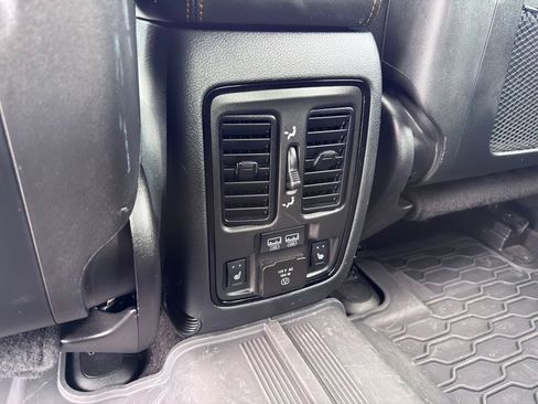 Used 2022 Dodge Durango R/T w/ Blacktop Package AWD/4WD image 28