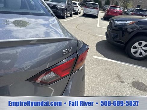 Used 2024 Nissan Altima 2.5 SV FWD image 6