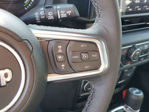 Used 2025 Jeep Wrangler Unlimited Sahara w/ Safety Group AWD/4WD image 23