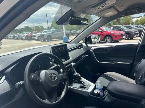Used 2023 Toyota RAV4 LE AWD/4WD image 9