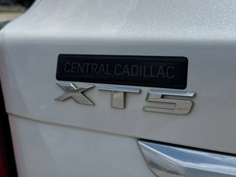Used 2021 Cadillac XT5 Premium Luxury w/ Platinum Package FWD image 7