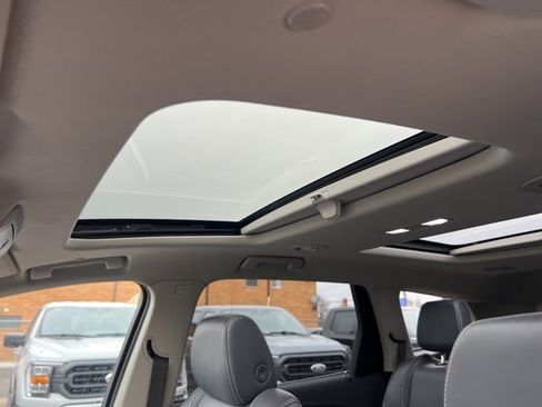 Used 2018 Buick Enclave Premium w/ Experience Buick Package image 20