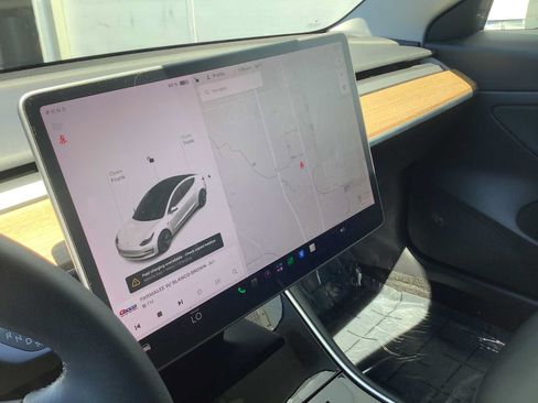Used 2020 Tesla Model 3 Standard Range Plus RWD image 16