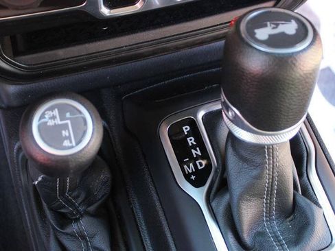 Used 2024 Jeep Wrangler Unlimited Sport AWD/4WD image 23