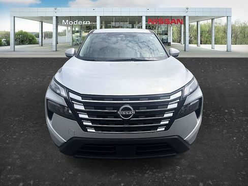 Certified 2025 Nissan Rogue SV AWD/4WD image 8