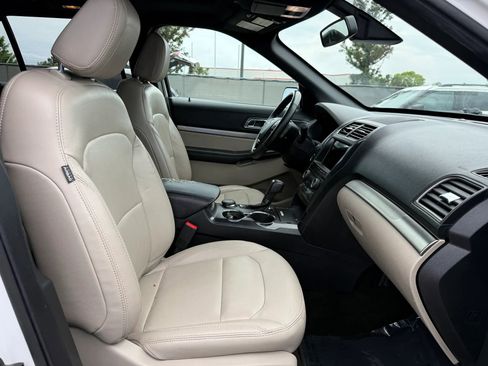 Used 2018 Ford Explorer XLT w/ Equipment Group 202A AWD/4WD image 18