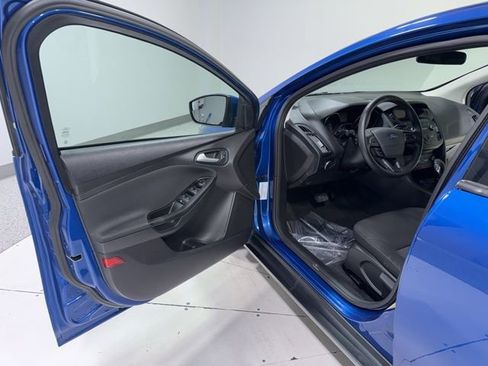 Used 2018 Ford Focus SE FWD image 6