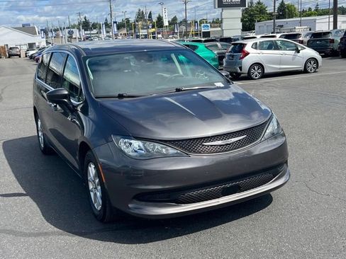 Used 2023 Chrysler Voyager LX FWD image 5