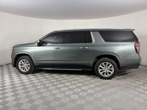 Used 2023 Chevrolet Suburban Premier image 4
