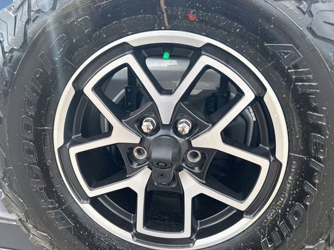 New 2024 Jeep Wrangler Unlimited Rubicon w/ Technology Group image 35