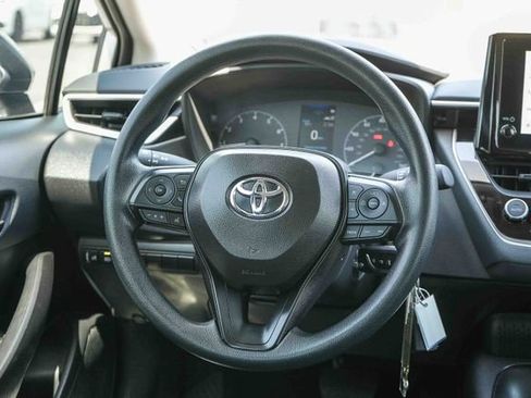 Used 2025 Toyota Corolla LE FWD image 17