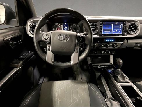 Used 2022 Toyota Tacoma TRD Sport image 9