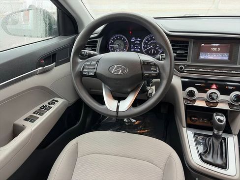 Used 2019 Hyundai Elantra SE image 27