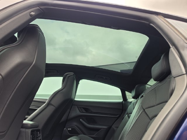 Used 2021 Porsche Taycan RWD image 32