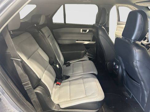 Used 2021 Ford Explorer XLT w/ Equipment Group 202A RWD image 13