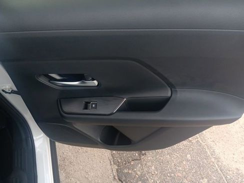 New 2026 Nissan Kicks SR w/ Cold Weather Package image 31