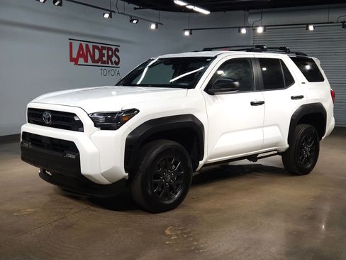 Certified 2025 Toyota 4Runner SR5 AWD/4WD image 3