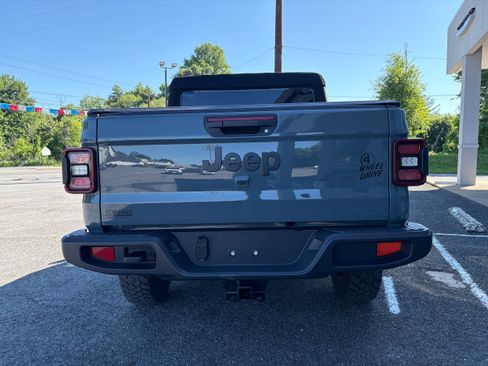 Certified 2025 Jeep Gladiator Mojave AWD/4WD image 8