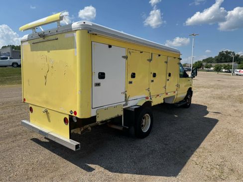 Used 2018 Ford E-450 and Econoline 450 Super Duty w/ Power Windows & Locks Group image 3
