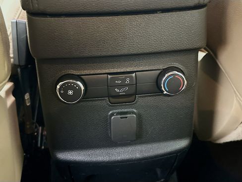 Used 2016 Ford Explorer XLT w/ Equipment Group 202A FWD image 26