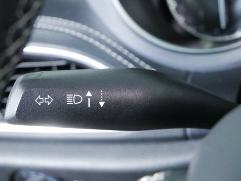 Used 2025 Chrysler Pacifica Limited FWD image 27