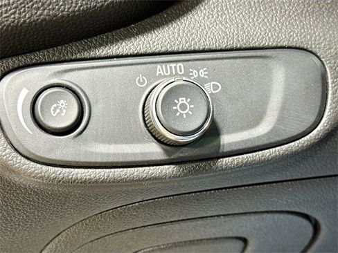 Used 2018 Chevrolet Trax LT w/ LT Convenience Package image 10