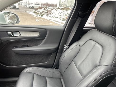 Certified 2025 Volvo XC40 B5 Core image 33