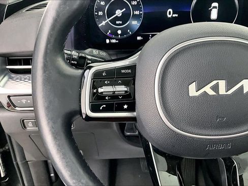 Used 2022 Kia Carnival SX Prestige image 26