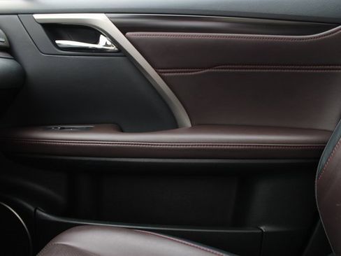 Used 2019 Lexus RX 350L Premium w/ Premium Package image 33