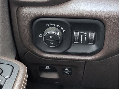 Used 2025 RAM 1500 Laramie w/ Off Road Group image 28