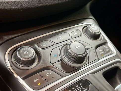 Used 2016 Chrysler 200 LX image 16