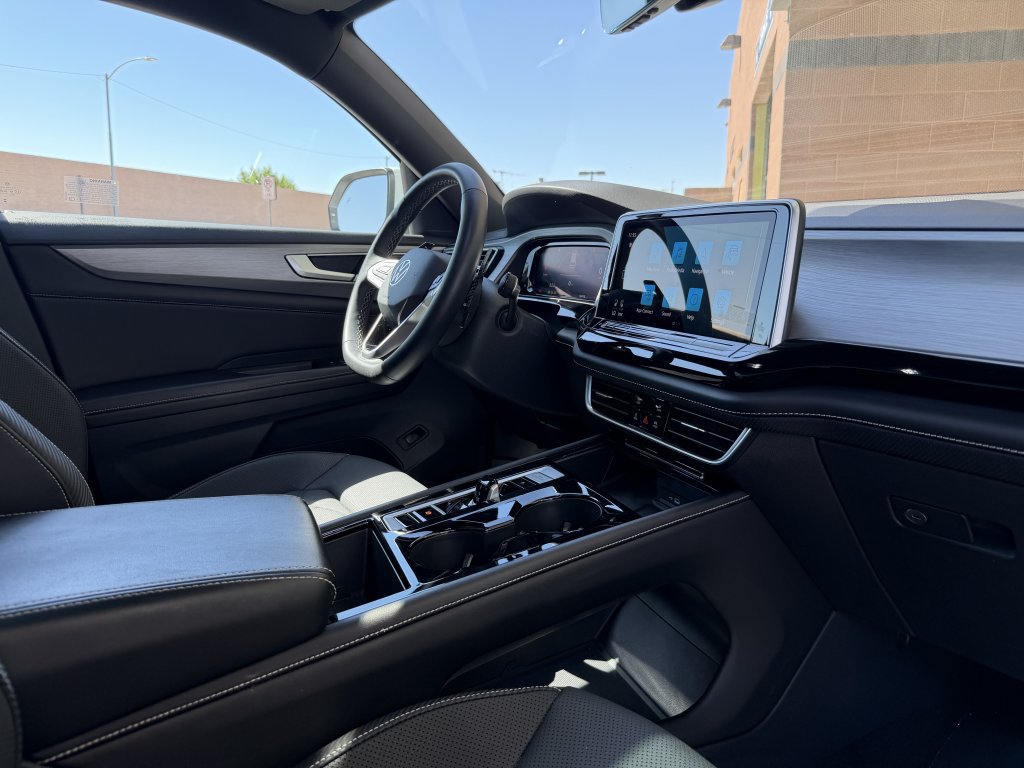 Used 2024 Volkswagen Atlas Cross Sport SE w/ Panoramic Sunroof Package FWD image 40