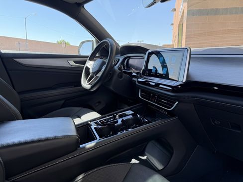 Used 2024 Volkswagen Atlas Cross Sport SE w/ Panoramic Sunroof Package FWD image 40