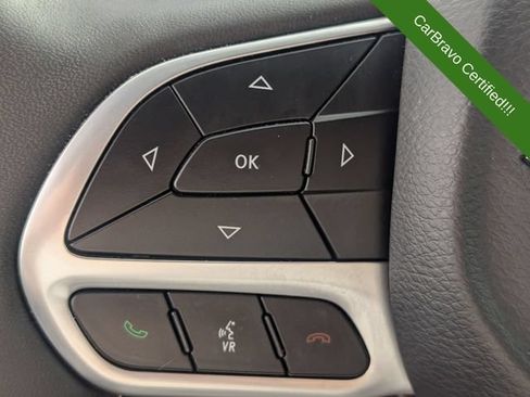 Used 2025 Chrysler Pacifica Select FWD image 16