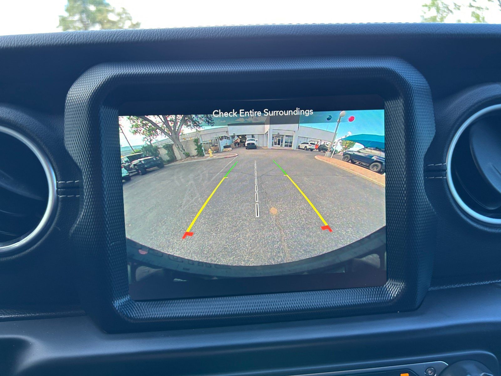 Used 2023 Jeep Wrangler Unlimited Sahara AWD/4WD image 28