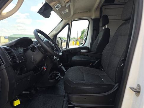Used 2025 RAM ProMaster 2500 w/ Convenience Group FWD image 9