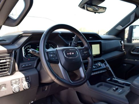 Used 2024 GMC Sierra 2500 AT4 w/ AT4 Premium Plus Package image 17