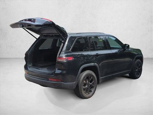 Used 2024 Jeep Grand Cherokee Altitude AWD/4WD image 8