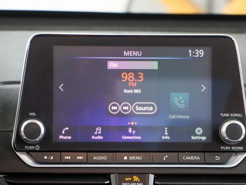 Used 2024 Nissan Altima 2.5 SV FWD image 19